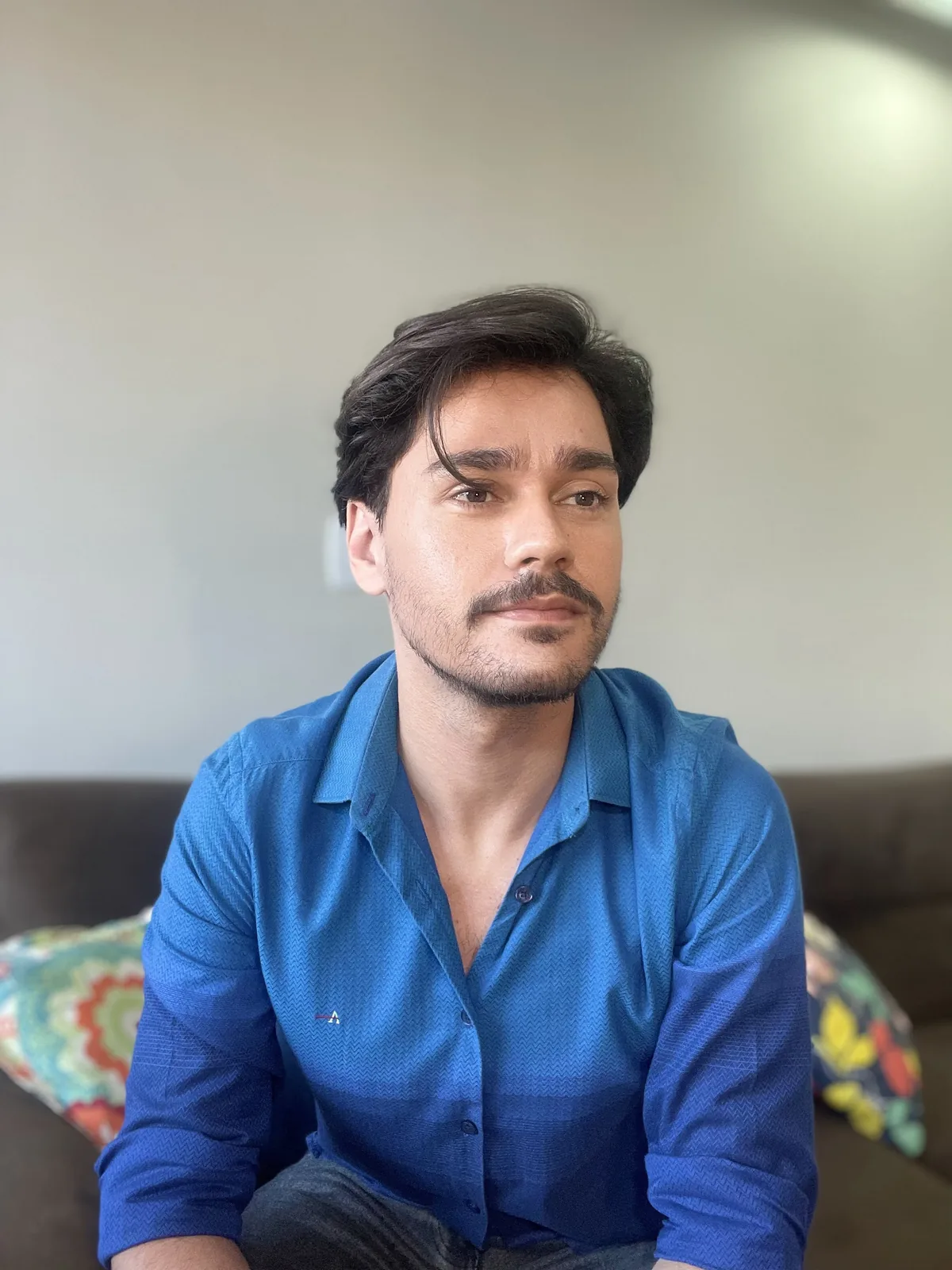 Retrato de Steve Quadros Cardoso no consultório